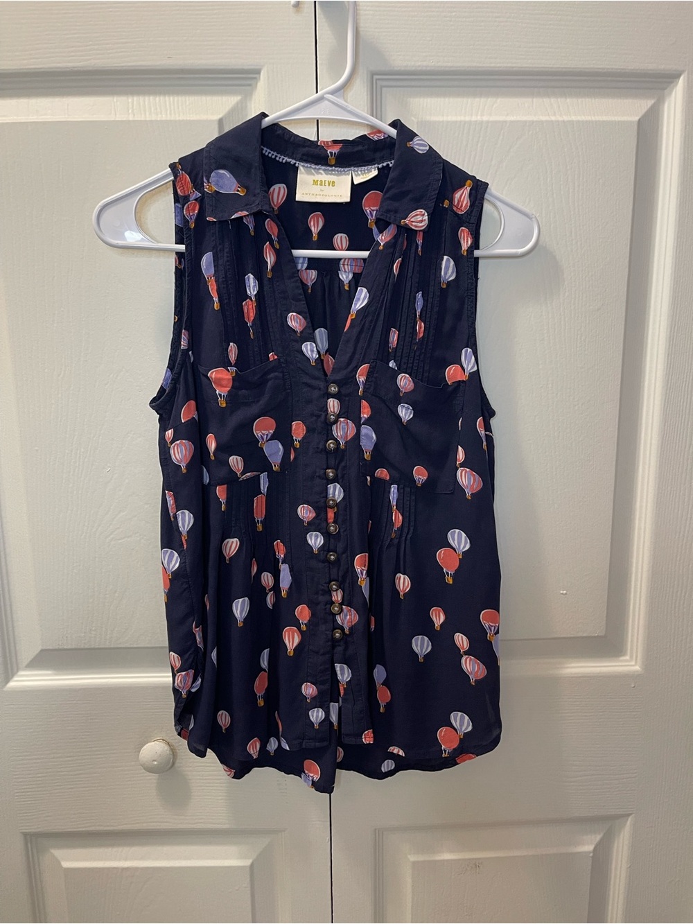 Maeve by Anthropologie Navy Button-Front Sleeveless Blouse with Hot Air Balloons